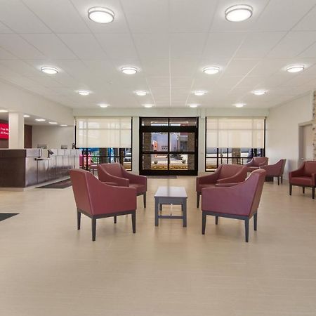 Red Roof Inn Plus & Suites אירי מראה חיצוני תמונה