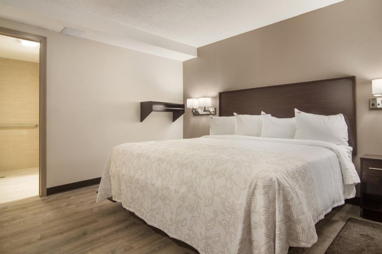 Red Roof Inn Plus & Suites אירי מראה חיצוני תמונה