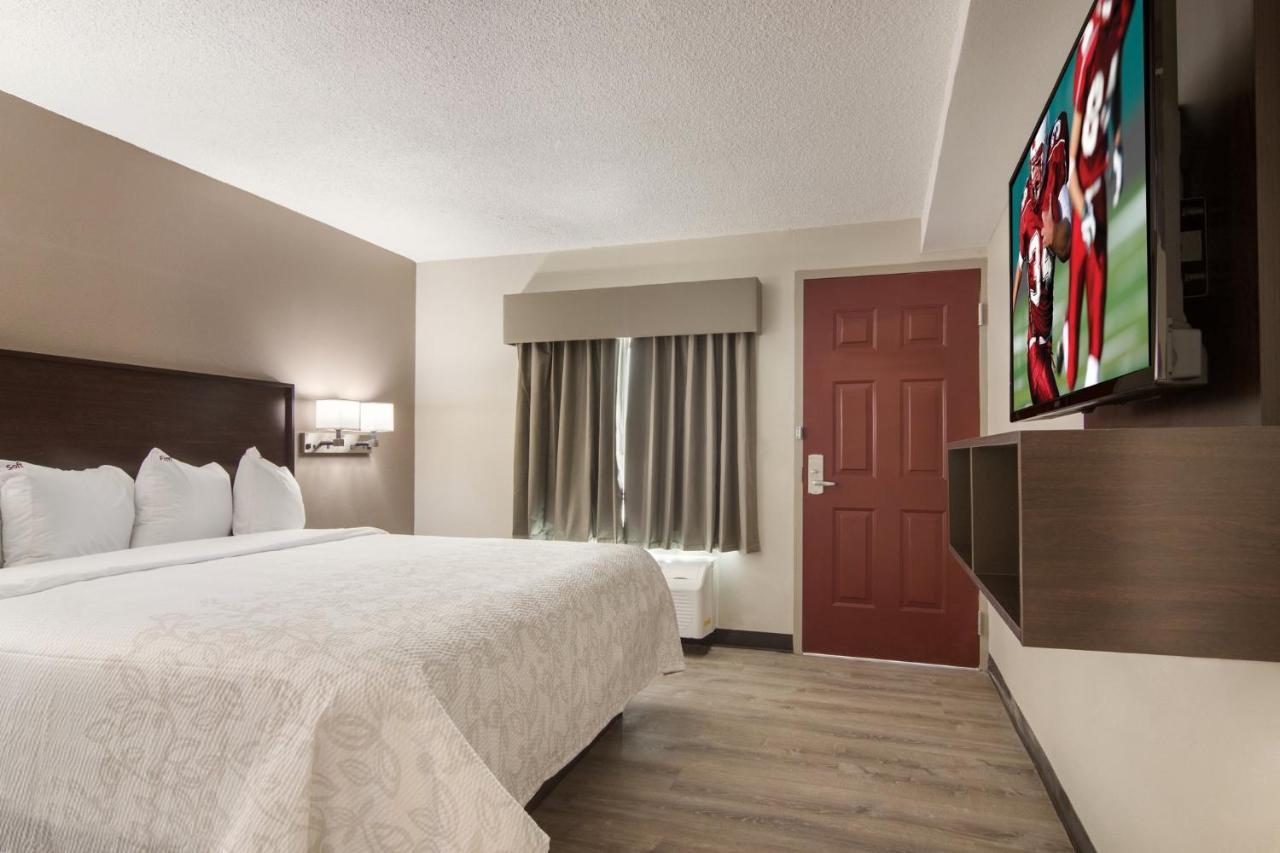Red Roof Inn Plus & Suites אירי מראה חיצוני תמונה