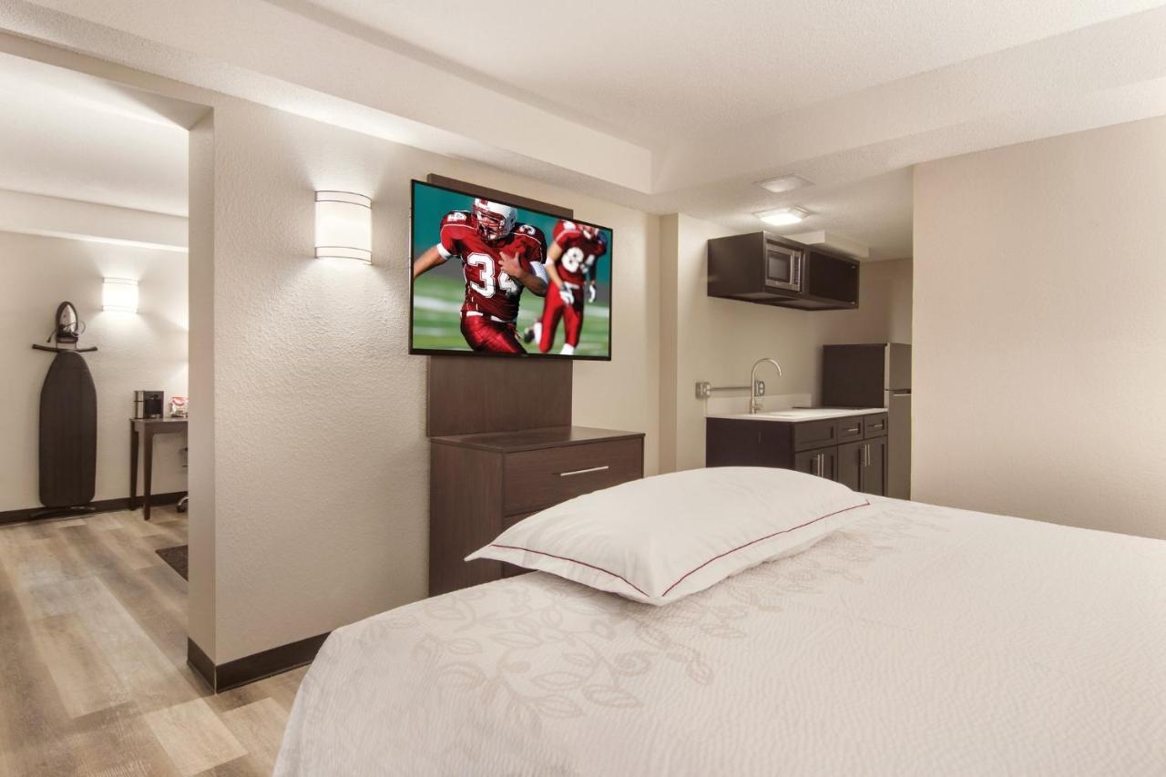 Red Roof Inn Plus & Suites אירי מראה חיצוני תמונה