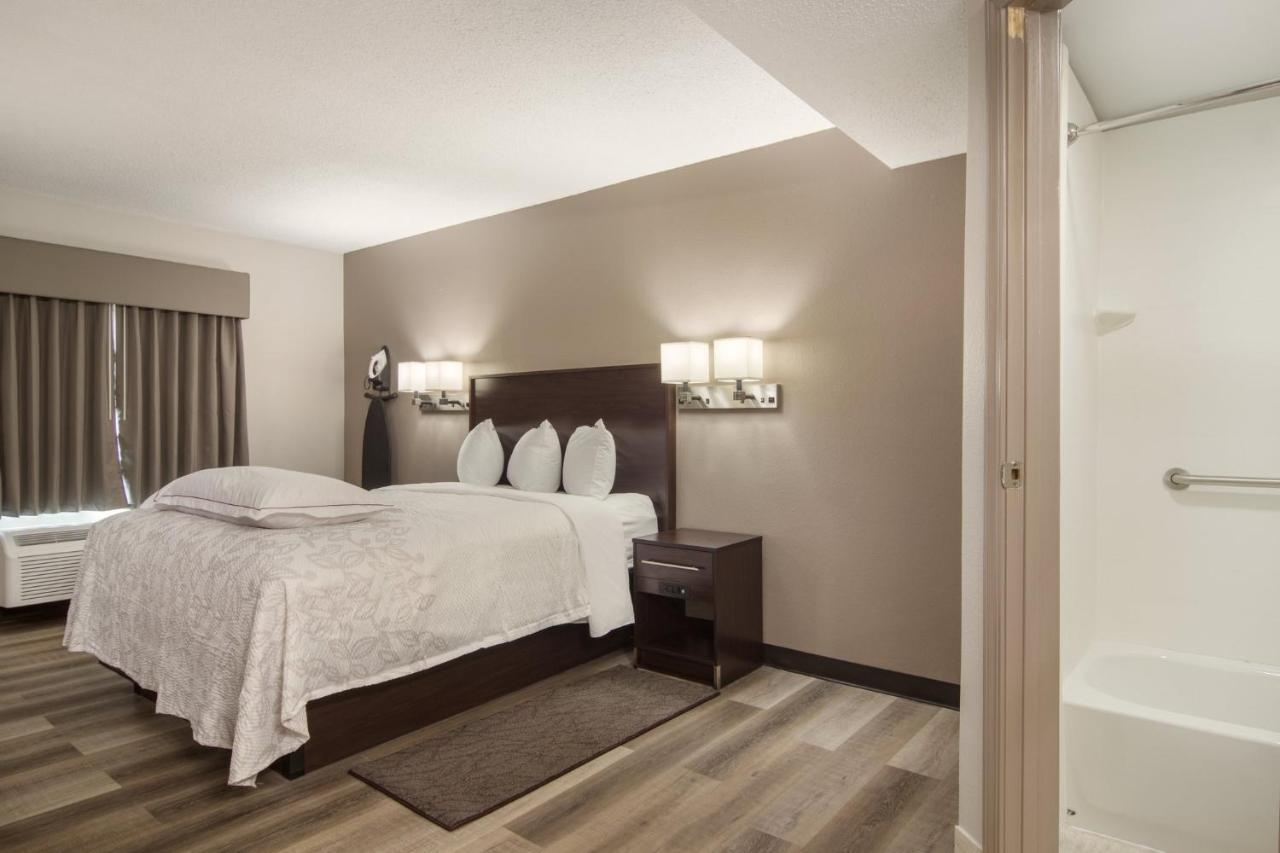 Red Roof Inn Plus & Suites אירי מראה חיצוני תמונה
