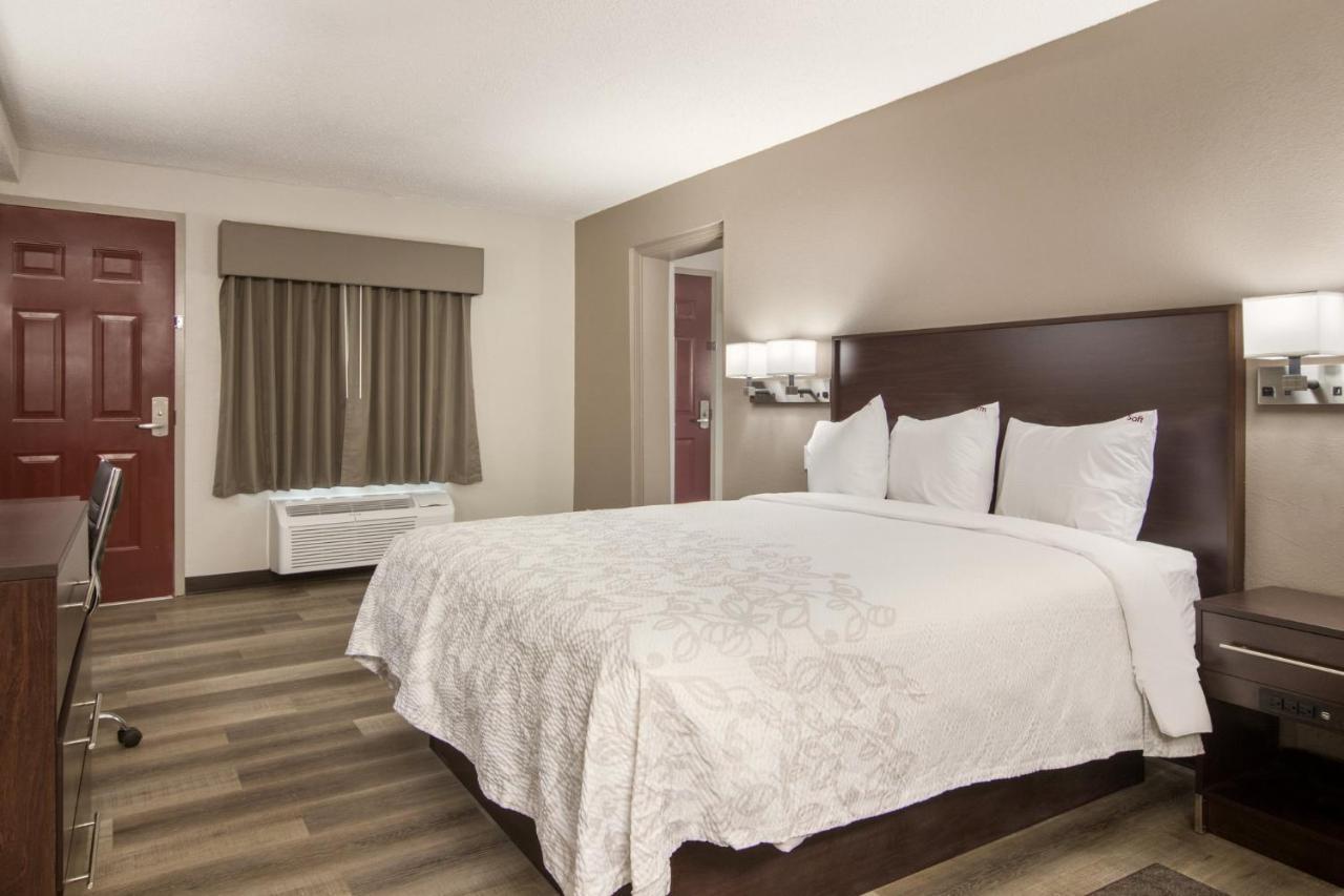Red Roof Inn Plus & Suites אירי מראה חיצוני תמונה