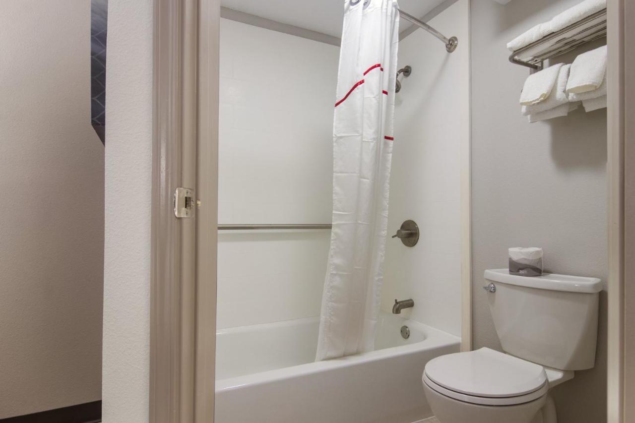 Red Roof Inn Plus & Suites אירי מראה חיצוני תמונה