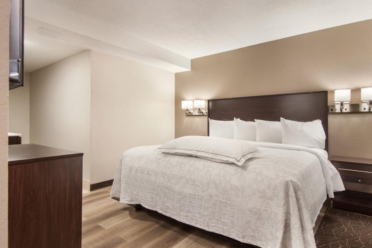 Red Roof Inn Plus & Suites אירי מראה חיצוני תמונה